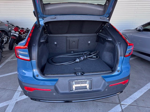 Used 2023 Volvo C40 Recharge Core AWD/4WD image 6