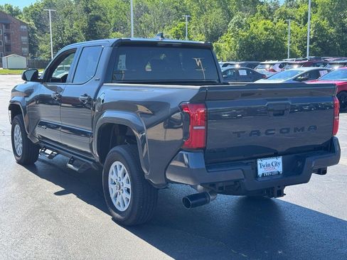 Certified 2025 Toyota Tacoma SR5 AWD/4WD image 8