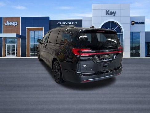 New 2026 Chrysler Pacifica Select w/ S Appearance Package image 3