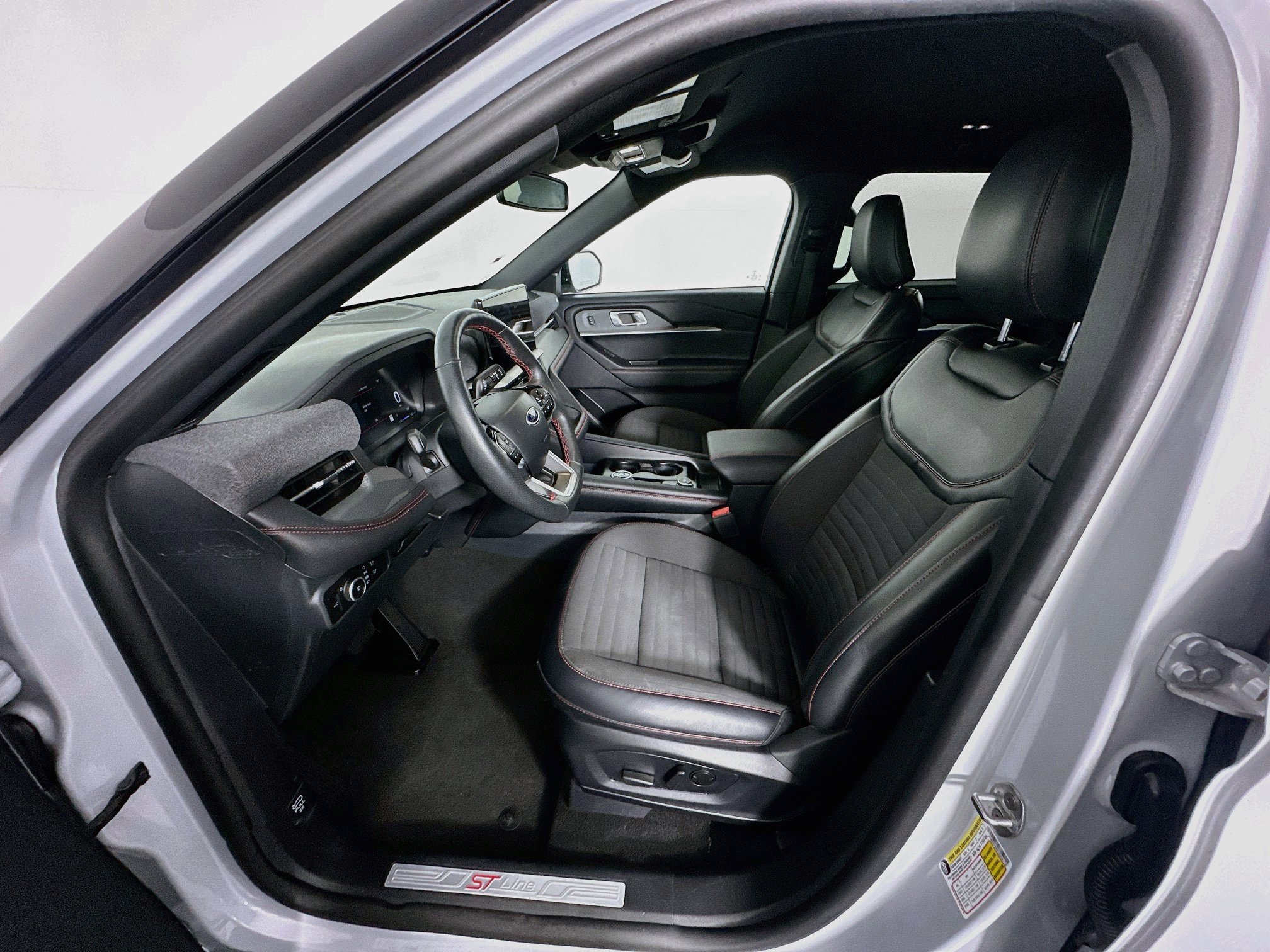 Used 2026 Ford Explorer ST-Line w/ ST-Line Street Pack RWD image 13