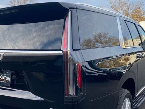 Used 2022 Cadillac Escalade ESV Luxury image 17