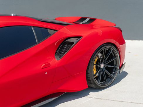 Used 2019 Ferrari 488 Pista Coupe RWD image 23