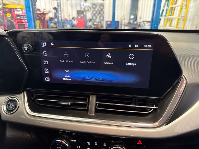 Used 2025 Chevrolet Trax LT FWD image 16