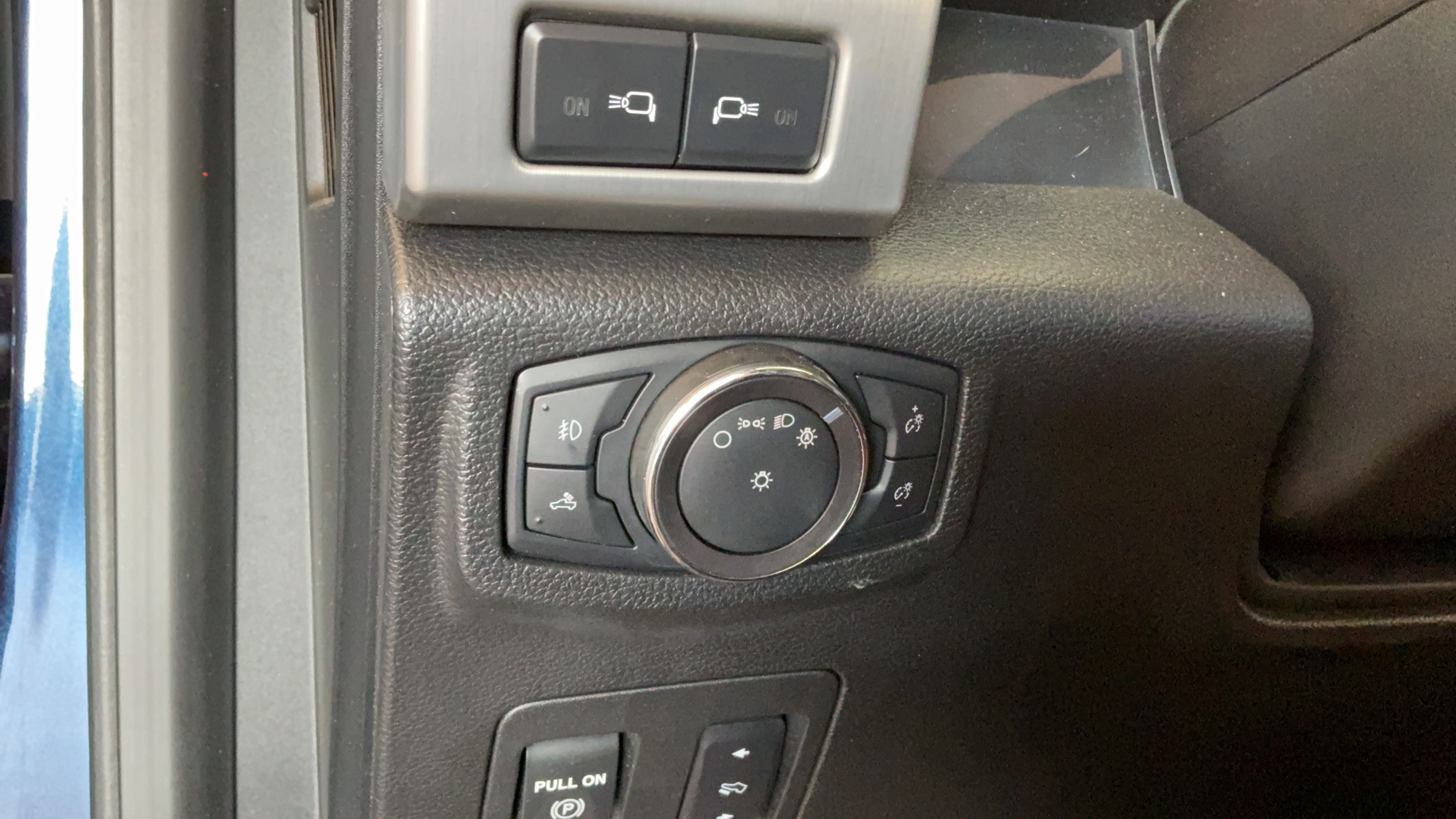 Used 2018 Ford F150 Platinum w/ Equipment Group 701A Luxury AWD/4WD image 21