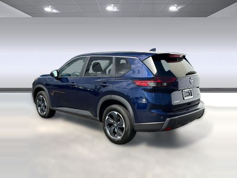 Used 2025 Nissan Rogue SV AWD/4WD image 3
