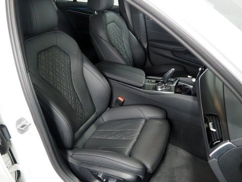 Used 2023 BMW 530e w/ M Sport Package RWD image 2