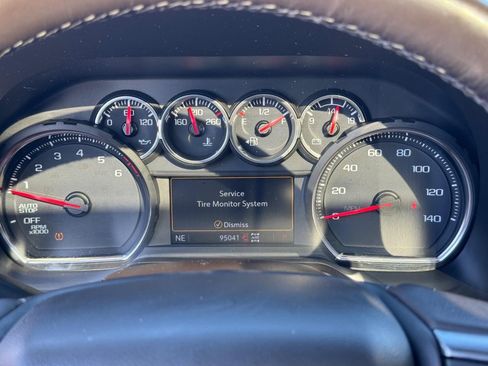 Used 2021 Chevrolet Suburban Z71 w/ Z71 Signature Package image 21