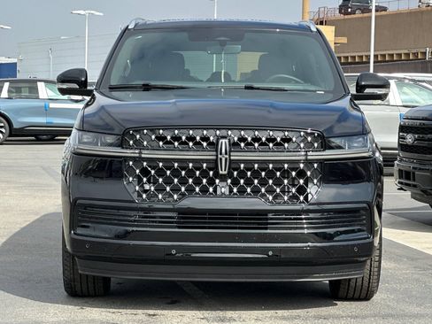 New 2026 Lincoln Navigator L Black Label AWD/4WD image 8