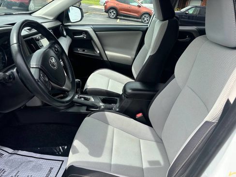 Used 2018 Toyota RAV4 XLE AWD/4WD image 7