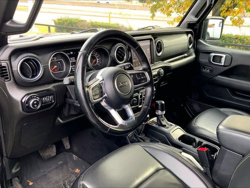 Used 2021 Jeep Gladiator Overland image 14