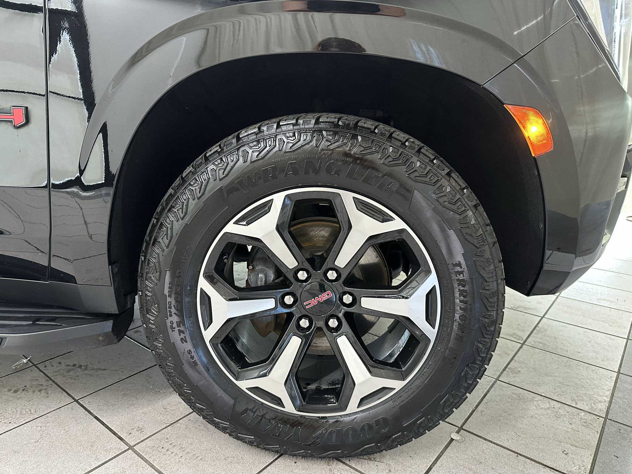 Certified 2023 GMC Yukon AT4 w/ Technology Package AWD/4WD image 15