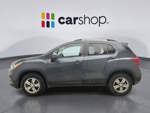 Used 2022 Chevrolet Trax LT w/ LT Convenience Package image 2