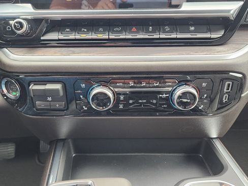 New 2026 GMC Sierra 1500 SLT w/ SLT Premium Plus Package AWD/4WD image 28
