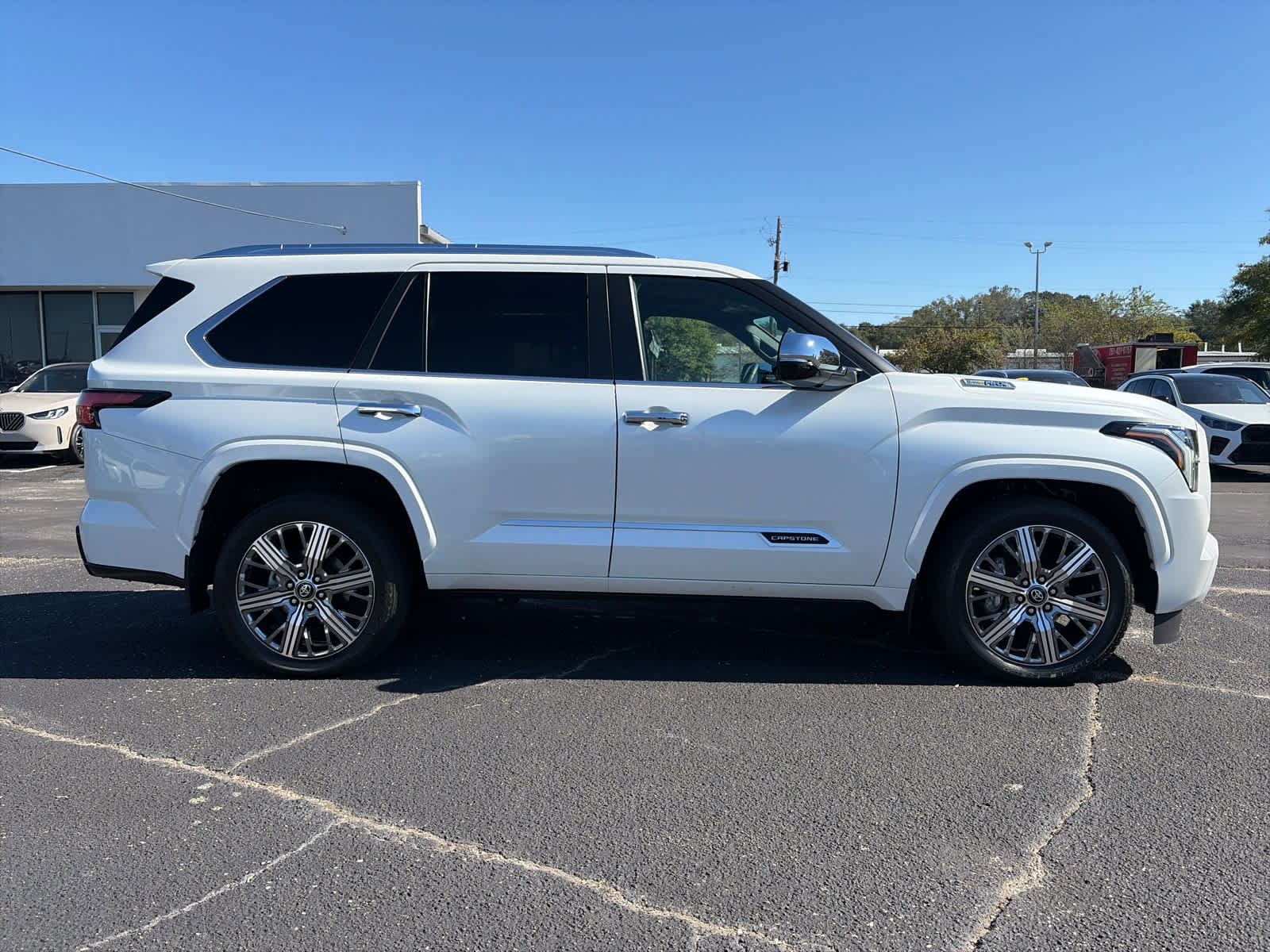 Used 2025 Toyota Sequoia Capstone AWD/4WD image 3