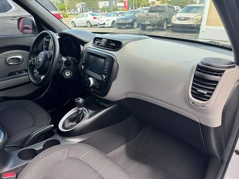 Used 2018 Kia Soul + FWD image 17