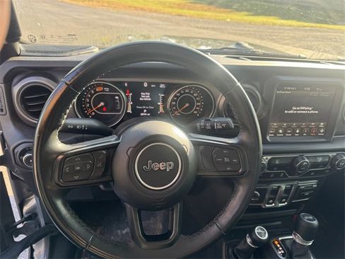 Certified 2022 Jeep Wrangler Willys image 21
