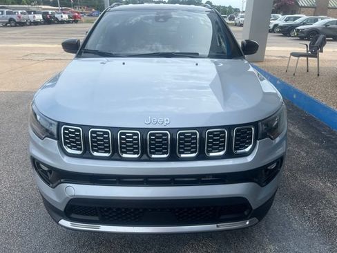 Used 2025 Jeep Compass Limited AWD/4WD image 3
