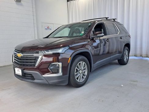 Used 2022 Chevrolet Traverse LT FWD image 2