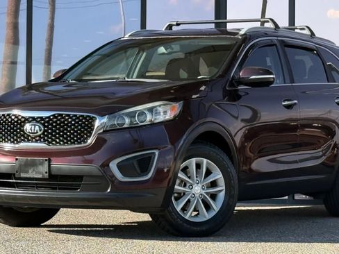 Used 2016 Kia Sorento FWD w/ LX Convenience Package image 2