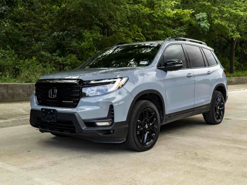 Used 2025 Honda Passport Black Edition image 5