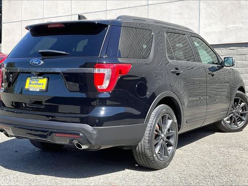 Used 2017 Ford Explorer XLT w/ Equipment Group 202A FWD image 12