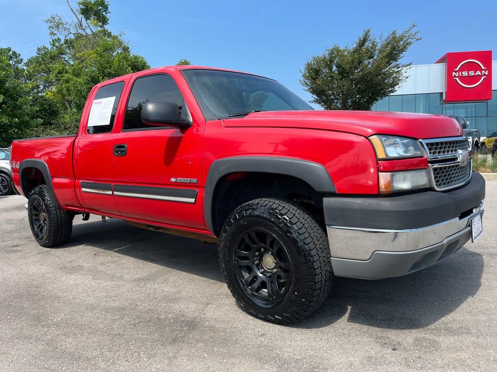 Used 2005 Chevrolet Silverado 2500 LS AWD/4WD image 2