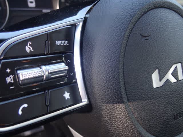 Used 2024 Kia Forte LXS FWD image 11
