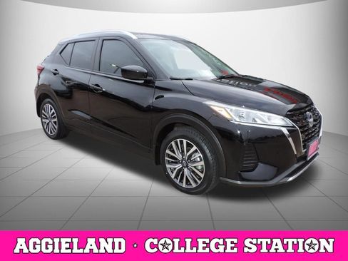 Certified 2023 Nissan Kicks SV FWD image 3