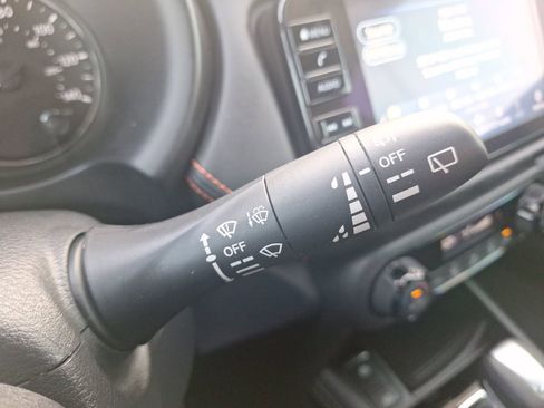 Used 2022 Nissan Kicks SR image 24