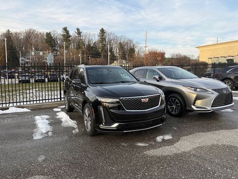 Certified 2025 Cadillac XT6 Premium Luxury image 3