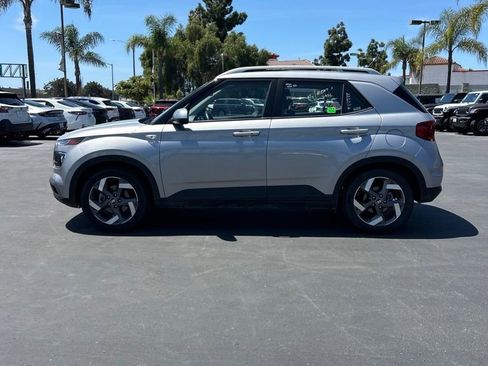 Used 2025 Hyundai Venue SEL image 9