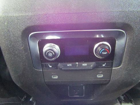 Used 2023 GMC Yukon XL SLT w/ SLT Luxury Package image 19