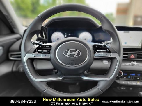 Used 2025 Hyundai Elantra SEL image 27