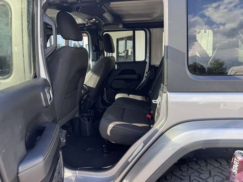 Used 2020 Jeep Wrangler Unlimited Sahara AWD/4WD image 13