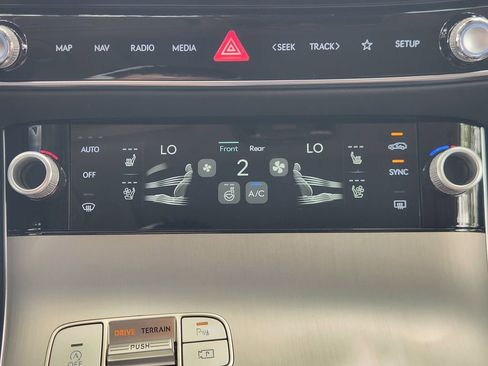 New 2026 Genesis GV70 2.5T Advanced AWD/4WD image 15
