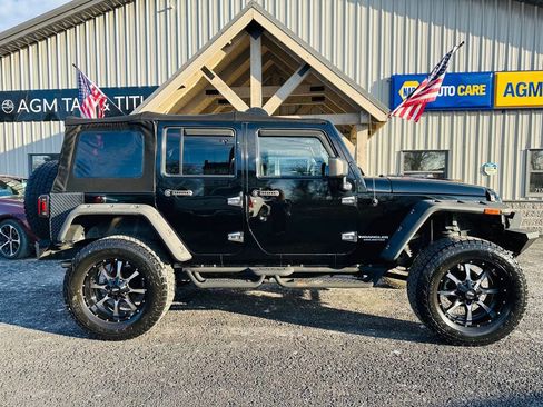 Used 2012 Jeep Wrangler Unlimited Rubicon w/ Dual Top Group image 8