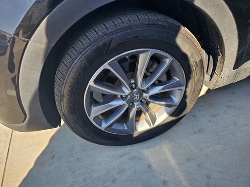 Used 2017 Hyundai Santa Fe Limited FWD image 11