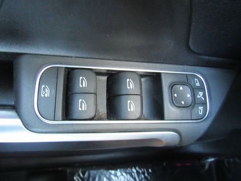 Used 2022 Mercedes-Benz GLB 250 w/ Premium Package Lite image 35