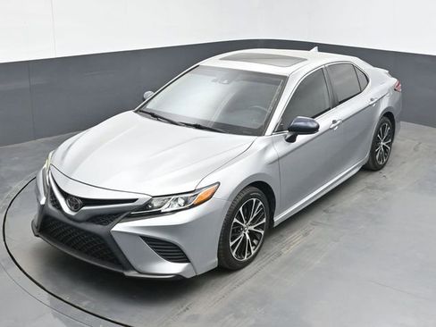 Used 2020 Toyota Camry SE FWD image 15