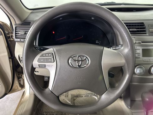 Used 2011 Toyota Camry LE FWD image 29