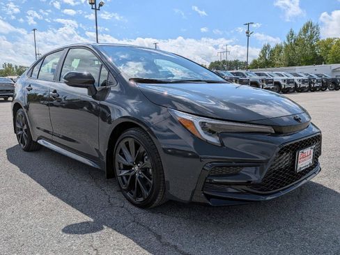 Used 2026 Toyota Corolla SE FWD image 3