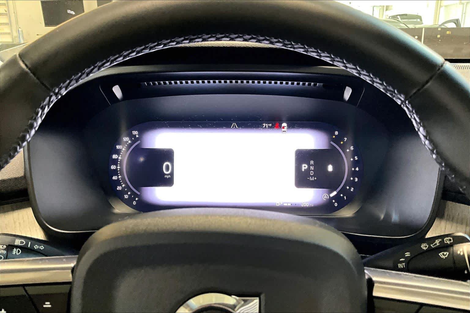 Certified 2024 Volvo XC40 B5 Plus w/ Climate Package AWD/4WD image 25
