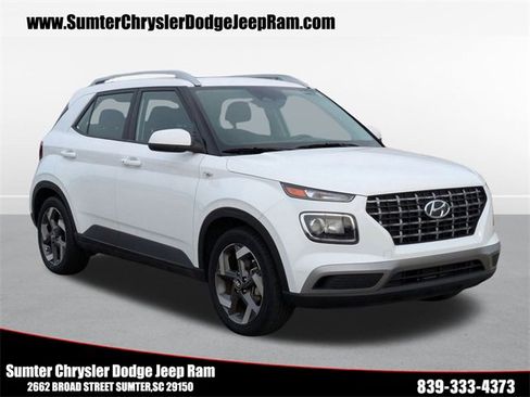 Used 2024 Hyundai Venue SEL image 1
