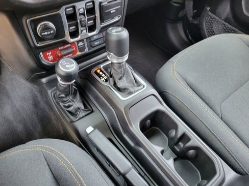Used 2025 Jeep Wrangler Unlimited Sport AWD/4WD image 15
