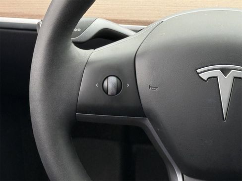 Used 2024 Tesla Model Y Long Range image 13