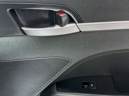 Used 2019 Hyundai Elantra SE w/ Winter Weather Package image 29