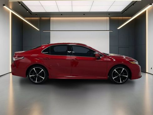 Used 2019 Toyota Camry XSE FWD image 7