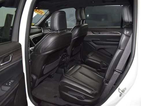 Used 2024 Jeep Grand Cherokee L Limited w/ Luxury Tech Group II image 37