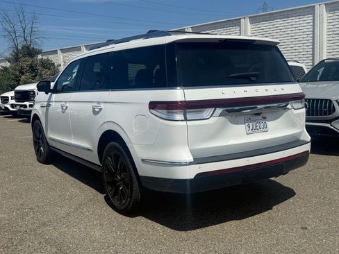 Used 2023 Lincoln Navigator Reserve AWD/4WD image 3