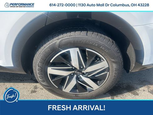 Used 2023 Kia Sorento S w/ Panoramic Sunroof Package FWD image 11